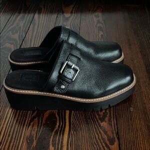 Naturalizer Black Leather Clogs with Buckle